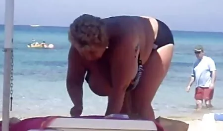 ילדה סקס לצפיה ישרה בחינם קטנה לבד במיטה