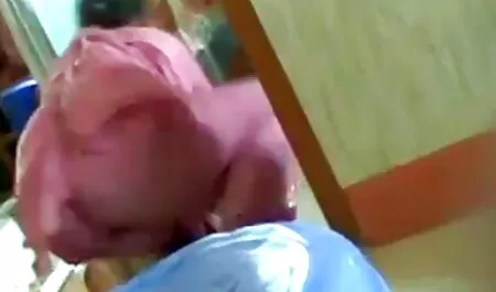 אישה סקס לצפייה חינם חצופה מפתה שכן במלון