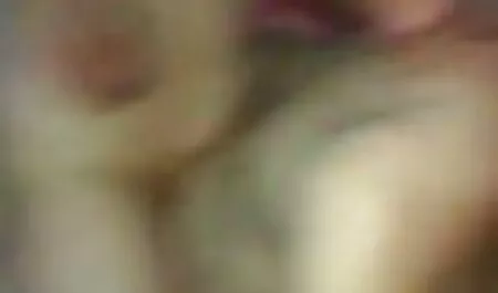 לשפוך זרעים לבנים סרטוני פורנו לצפייה ישירה על ציצים יפים וזונה