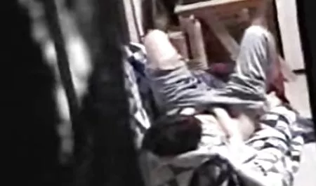 איש חכם מנחש צפיה ישירה בסרטי סקס חינם את כל רצונותיה של נערתו