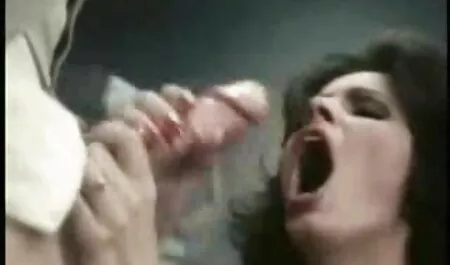 לגברת אין צפיה ישירה בסרטי סקס חינם לשון.