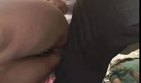 תרגיש את הפרטים סרטי פורנו לצפייה ישירה של הפער של החולה במהלך קבלת הפנים.