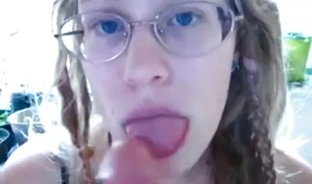 היא תפסה בחורה חמודה וזיינה את החור צפיה ישירה בסרטי סקס חינם שלה.