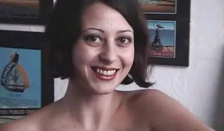 פטמות פורנו נשים מבוגרות מוצצות לצפיה חינם שקטות מלטפות את הגוף בשמן.