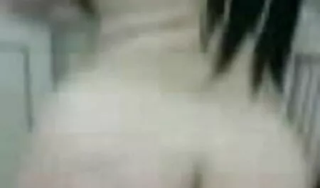 הבחורה מבשלת בקביעות ואז מזדיינת. סרטי סקס לצפייה חינם