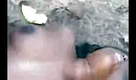 יש סרטים לצפייה ישירה כחולים חינם לה ילד במטבח ובחדר השינה.