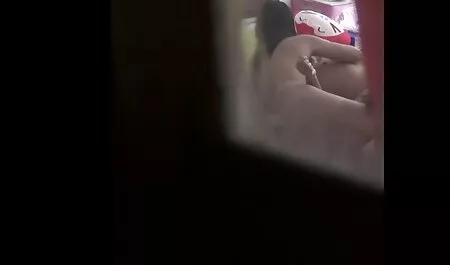 בסצנת סקס לצפיה ישרה בחינם זין ארוכה, ברונטית נוטה לעצור אותה מלקבל סרטן