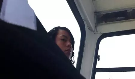קימבר וולילס מצלמות סקס צפייה ישירה חינם קועקעה ורזה כמו מלכת המדבר.