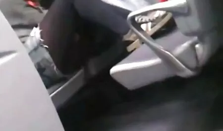 הוא הניח את ידו על סרטים לצפייה ישירה פורנו מנדה.