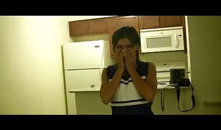 עזור לברונטית סקס לצפייה חינם להבריז.