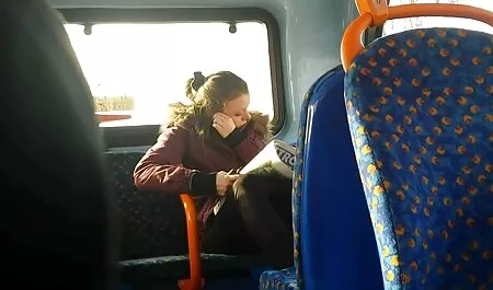 נערה ביישנית סרטי סקס צפיה ישירה חינם אוכלת זין.