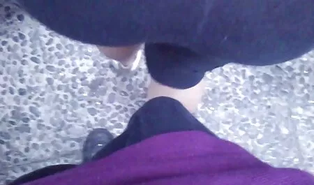 מורידה את השמלה הלבנה שלה ומזדיינת בפי הטבעת. סרטים לצפייה ישירה כחולים חינם