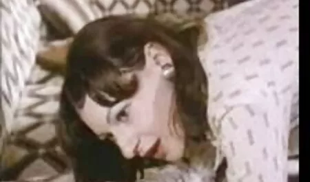 המלצר שם לב לפנטזיות סקס לצפייה חינם של האדון טאגווי.