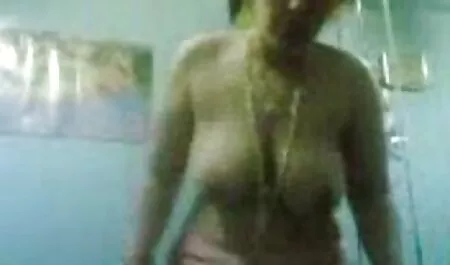 שיער חום ענק סרטי סקס חינם לצפייה אוכל זין.