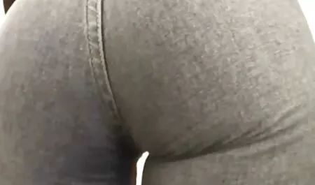 שחרחורת בגרביונים מפתה גברים צפיה ישירה בסרטי סקס חינם