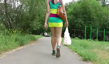 אישה בגרביונים נותנת לדוגי סטייל סרטי סקס צפיה ישירה חינם תחת.