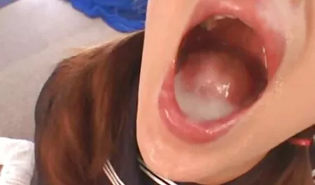 בחורה עם דילדו ורוד. סקסלצפייה