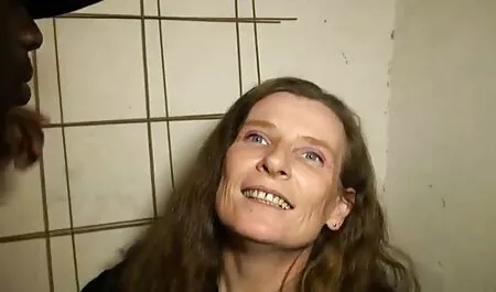 חברה חמודה שתתה בקונוס. סקסלצפיה ישירה