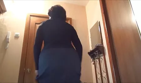 ראה מד עם חורים סרטי פורנו לצפייה ישירה בחינם על הקיר בשירותים הוא מלא באנשים