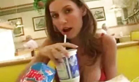 נטשה מלקקת כוס. סרטי סקס לצפייה חינם
